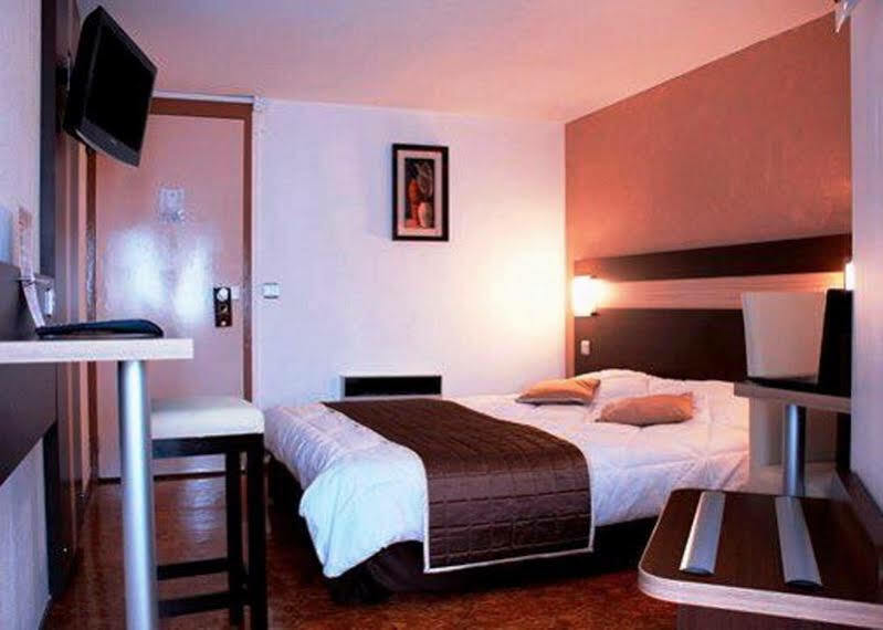 Hotel Restaurant La Chaumière Les Mureaux-Flins Esterno foto